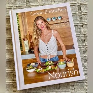 HAND-SIGNED *Rare* Gisele Bündchen “Nourish” First Edition Cookbook